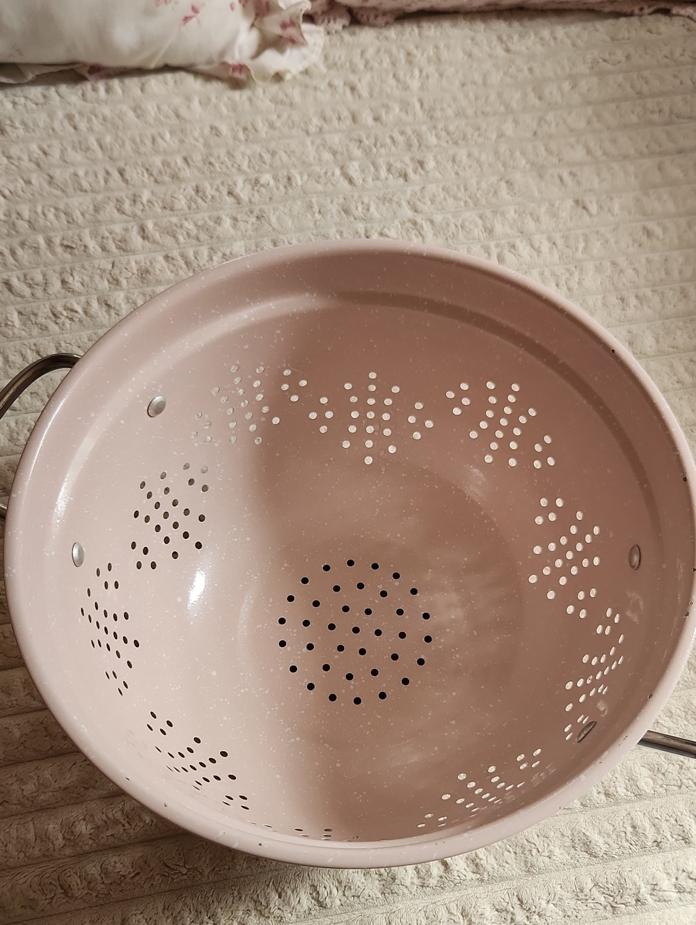 MasterClass 10 Inch Colander - Picture 2 of 3